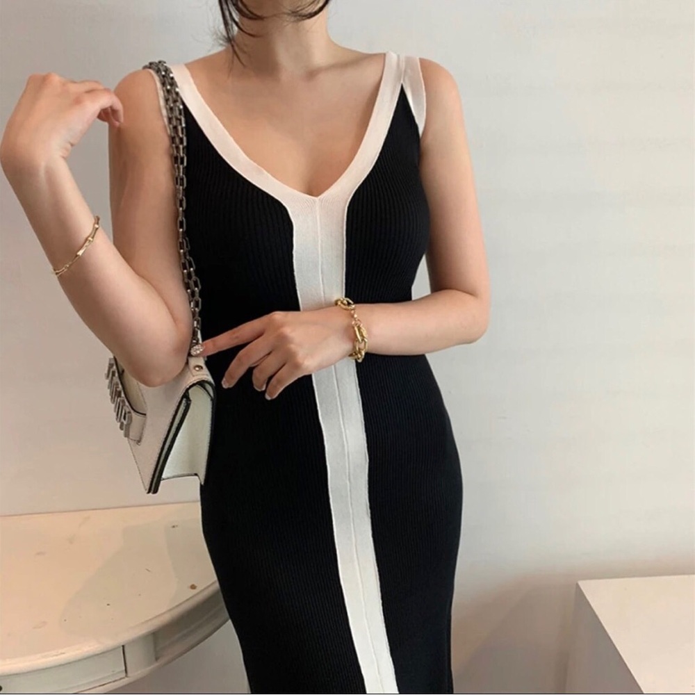 V-Neck Knit Colorblock Sleeveless Maxi Dress - Picture 10 of 16